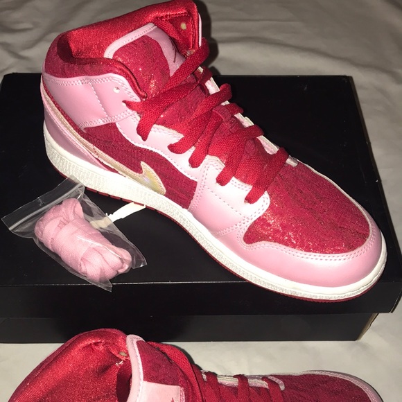 Valentine’s Day Special❤️💕‼️ Girls Air Jordan 1 - Picture 2 of 2